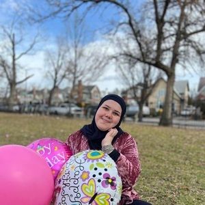 Meet your Posher, Laramira